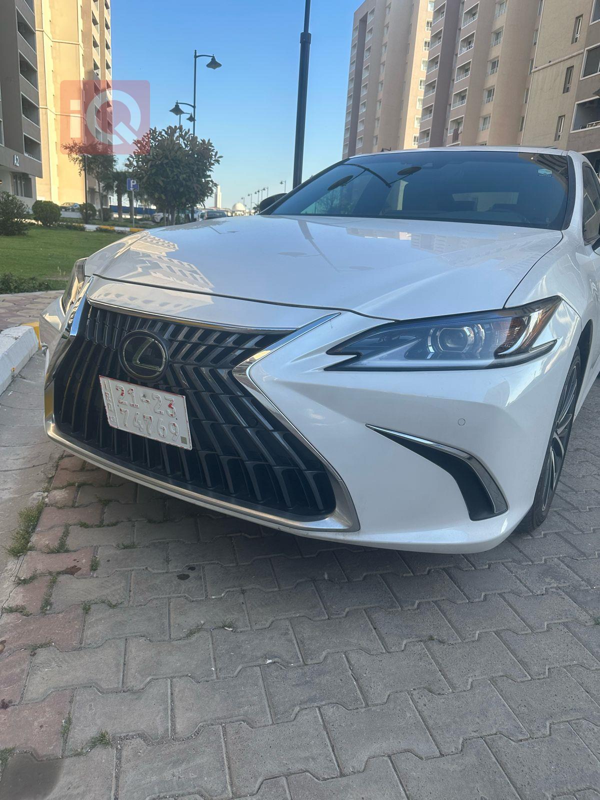Lexus ES